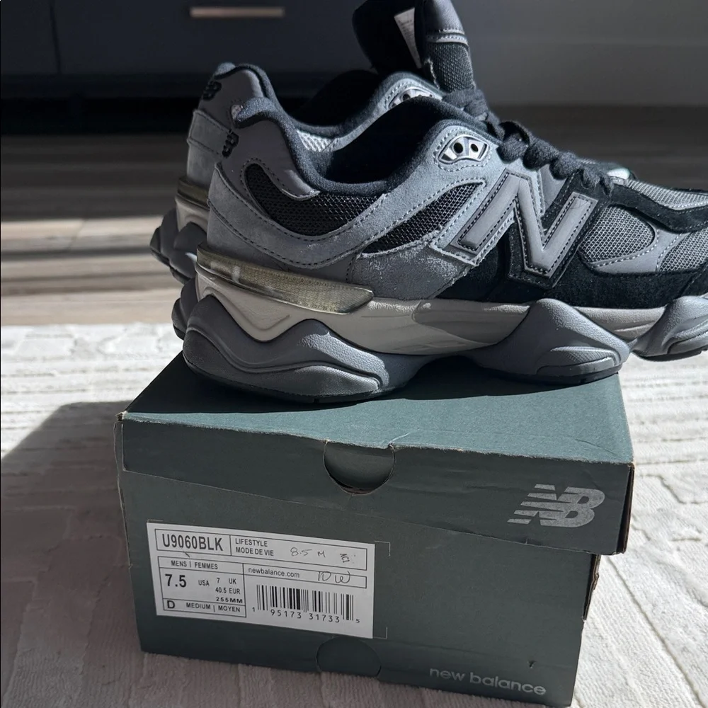 New Balance Men's Black and Gray Athletic Sneakers